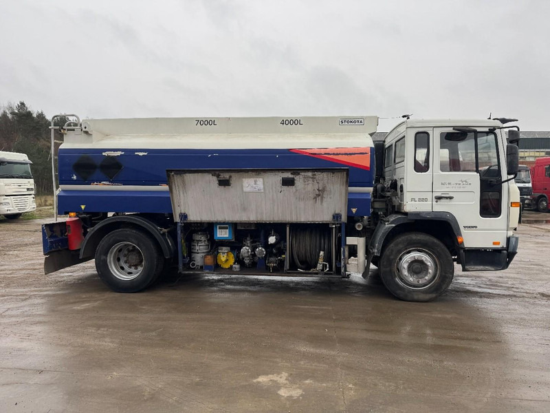 Volvo FL 6 - 220 (11000 L / 2 COMPARTMENTS / 18 TON / MANUAL GEARBOX / PERFECT) - Camion cisternă: Foto 4 Volvo FL 6 - 220 (11000 L / 2 COMPARTMENTS / 18 TON / MANUAL GEARBOX / PERFECT) - Camion cisternă: Foto 4