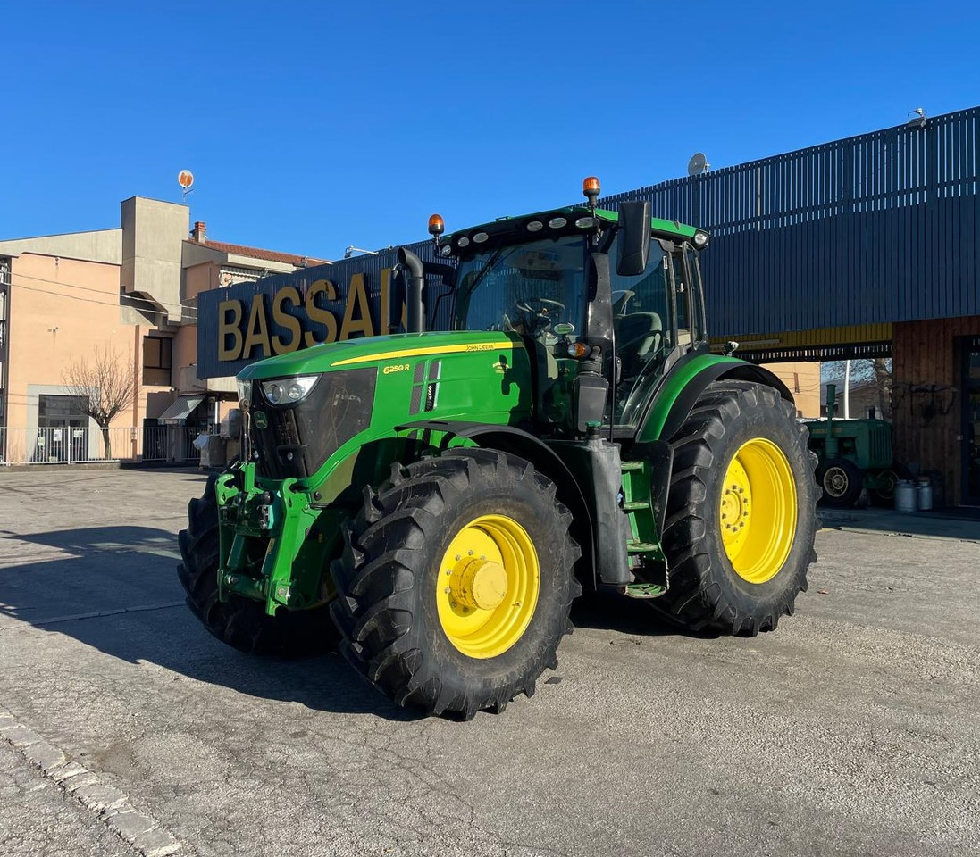 JOHN DEERE 6250 R - Tractor agricol: Foto 1 JOHN DEERE 6250 R - Tractor agricol: Foto 1