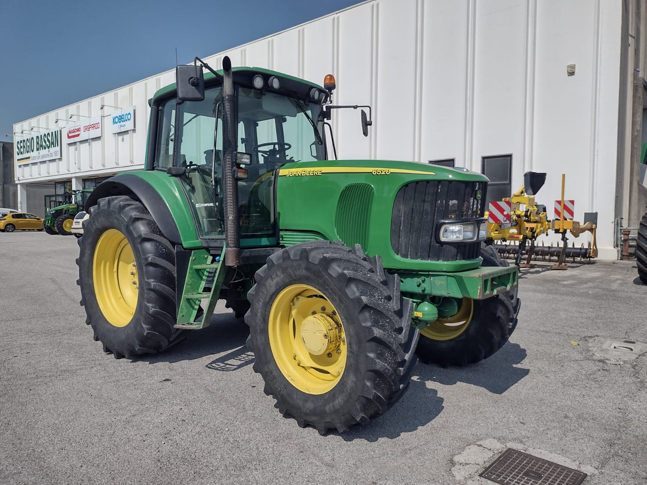JOHN DEERE 6520 PREMIUM - Tractor agricol: Foto 3 JOHN DEERE 6520 PREMIUM - Tractor agricol: Foto 3