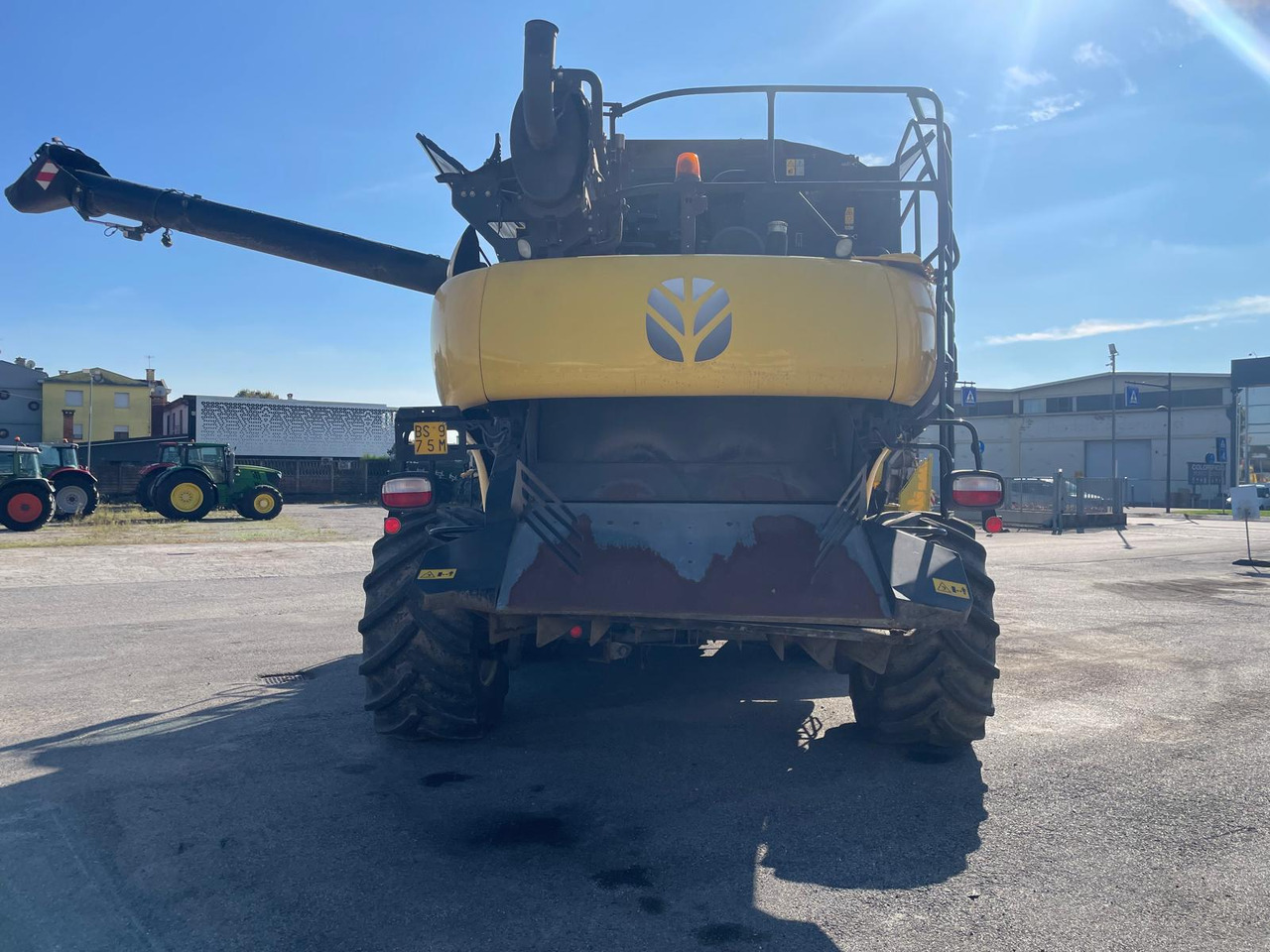 NEW HOLLAND MIETITREBBIA CR 9.90 - Combină de recoltat cereale: Foto 4 NEW HOLLAND MIETITREBBIA CR 9.90 - Combină de recoltat cereale: Foto 4