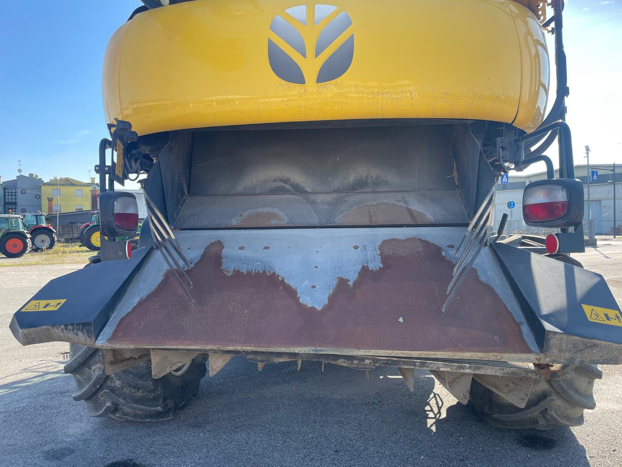 NEW HOLLAND MIETITREBBIA CR 9.90 - Combină de recoltat cereale: Foto 5 NEW HOLLAND MIETITREBBIA CR 9.90 - Combină de recoltat cereale: Foto 5