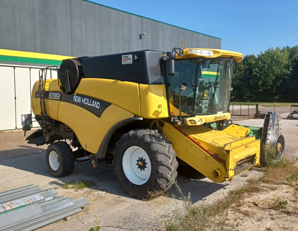 NEW HOLLAND MIETITREBBIA CX 720 - Combină de recoltat cereale: Foto 1 NEW HOLLAND MIETITREBBIA CX 720 - Combină de recoltat cereale: Foto 1