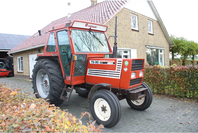 Fiat 70-90 - Tractor agricol: Foto 1 Fiat 70-90 - Tractor agricol: Foto 1