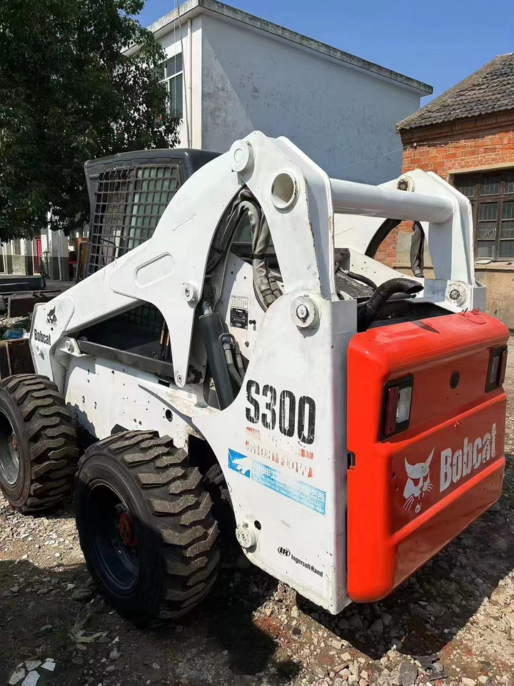 BOBCAT S300 - Mini încărcător: Foto 3 BOBCAT S300 - Mini încărcător: Foto 3