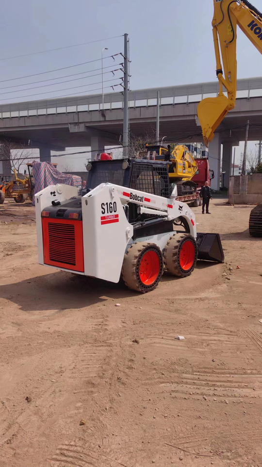 BOBCAT s160 - Mini încărcător: Foto 2 BOBCAT s160 - Mini încărcător: Foto 2