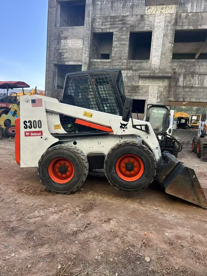 BOBCAT s300 - Mini încărcător: Foto 2 BOBCAT s300 - Mini încărcător: Foto 2