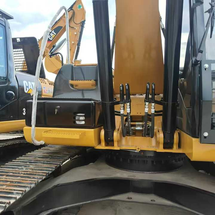 CAT second-hand 323D excavator sold at low price and in very good condition Japanese original hydraulic crawler excavator - Excavator: Foto 5 CAT second-hand 323D excavator sold at low price and in very good condition Japanese original hydraulic crawler excavator - Excavator: Foto 5