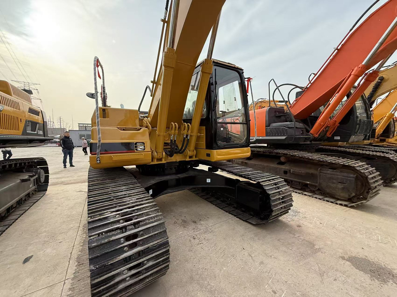 CATERPILLAR used 320b Excavator - Excavator pe şenile: Foto 1 CATERPILLAR used 320b Excavator - Excavator pe şenile: Foto 1