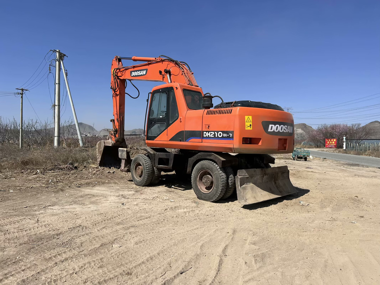 DOOSAN 210w - Excavator pe roţi: Foto 3 DOOSAN 210w - Excavator pe roţi: Foto 3