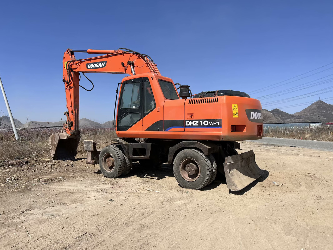 DOOSAN 210w - Excavator pe roţi: Foto 1 DOOSAN 210w - Excavator pe roţi: Foto 1