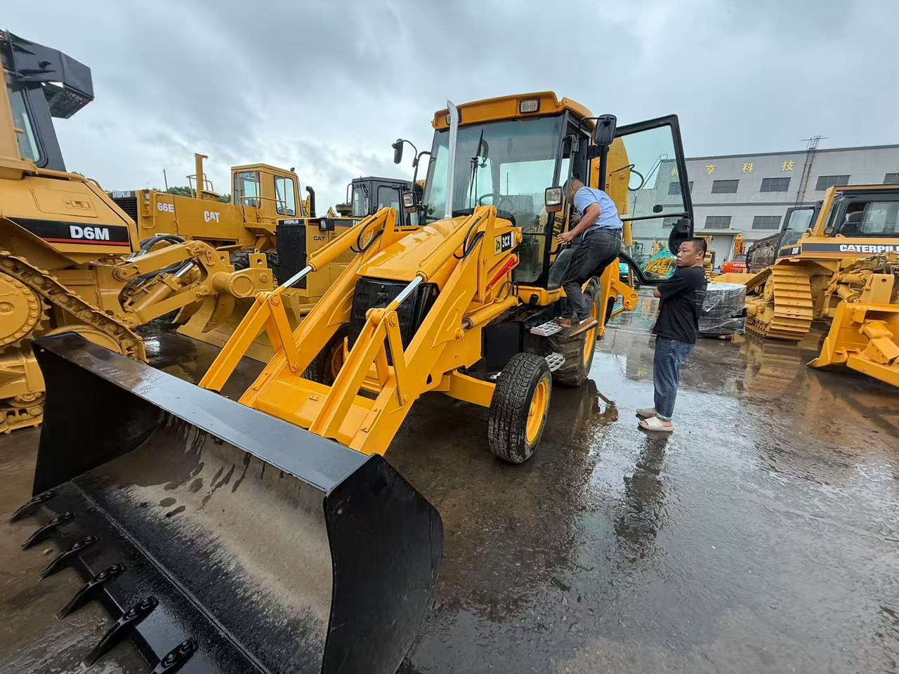 JCB 3CX - Excavator pe roţi: Foto 1 JCB 3CX - Excavator pe roţi: Foto 1