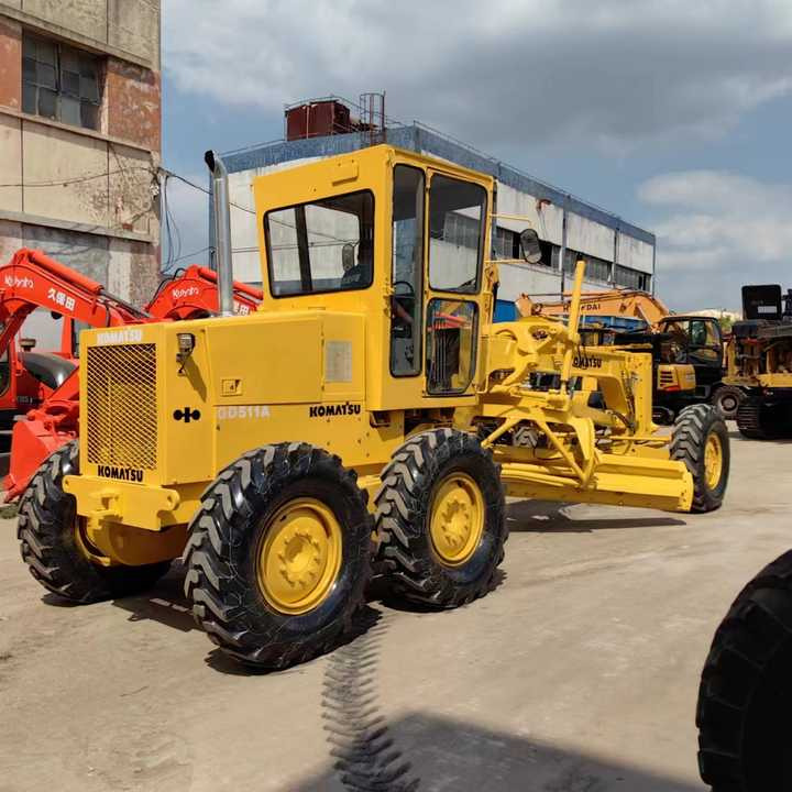 Japan Komatsu GD511 Motor Grader Cheap Price Komatsu Road Grader GD511 Good Condition in China - Autogreder: Foto 2 Japan Komatsu GD511 Motor Grader Cheap Price Komatsu Road Grader GD511 Good Condition in China - Autogreder: Foto 2