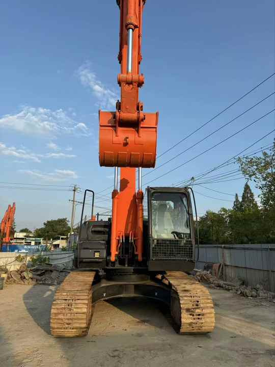 Japanese Original Hitachi 210 Outdoor Crawler Type Second-hand Excavator - Excavator pe şenile: Foto 3 Japanese Original Hitachi 210 Outdoor Crawler Type Second-hand Excavator - Excavator pe şenile: Foto 3
