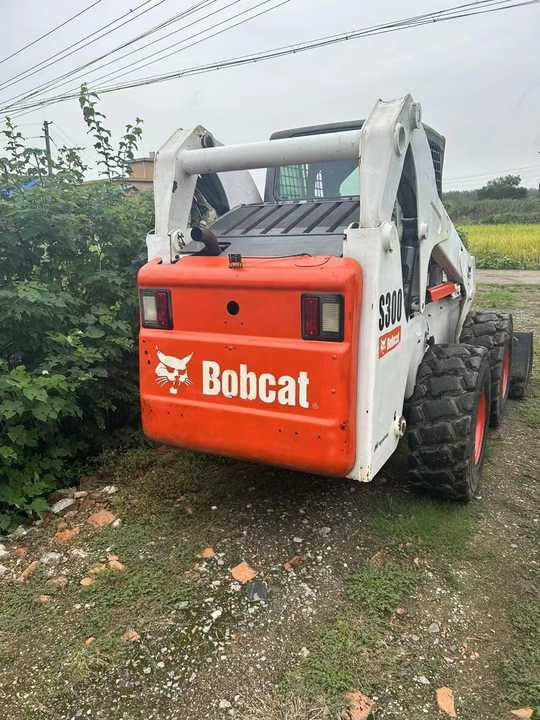Second Hand BOBCAT S300 Skid-steer Loader with Very Good Performance Is for Sale at a Low Price - Mini încărcător: Foto 4 Second Hand BOBCAT S300 Skid-steer Loader with Very Good Performance Is for Sale at a Low Price - Mini încărcător: Foto 4