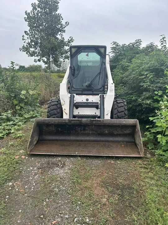 Second Hand BOBCAT S300 Skid-steer Loader with Very Good Performance Is for Sale at a Low Price - Mini încărcător: Foto 3 Second Hand BOBCAT S300 Skid-steer Loader with Very Good Performance Is for Sale at a Low Price - Mini încărcător: Foto 3