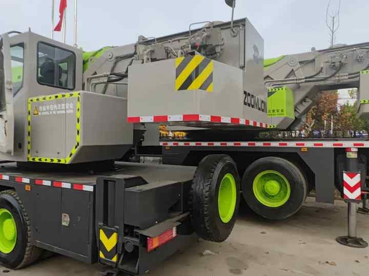 Second Hand ZOOMLION 25 Ton ZTC250V531 30 Ton ZTC300V532 70 Ton ZTC700H6 Hydraulmic Mobile Truck Crane on Sale - Automacara: Foto 4 Second Hand ZOOMLION 25 Ton ZTC250V531 30 Ton ZTC300V532 70 Ton ZTC700H6 Hydraulmic Mobile Truck Crane on Sale - Automacara: Foto 4