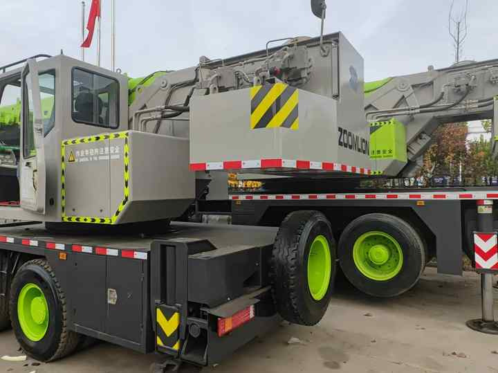 Second Hand ZOOMLION 25 Ton ZTC250V531 30 Ton ZTC300V532 70 Ton ZTC700H6 Hydraulmic Mobile Truck Crane on Sale - Automacara: Foto 5 Second Hand ZOOMLION 25 Ton ZTC250V531 30 Ton ZTC300V532 70 Ton ZTC700H6 Hydraulmic Mobile Truck Crane on Sale - Automacara: Foto 5