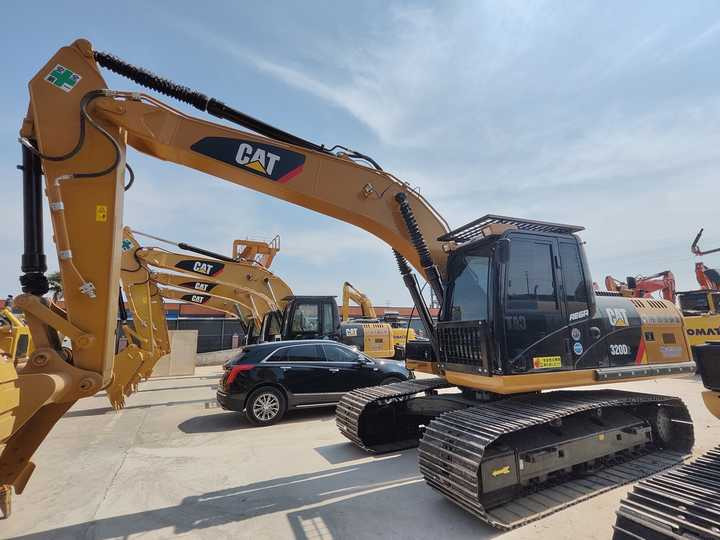 USED CAT 320 Excavator with Wide Track Shoe for Sale - Excavator: Foto 2 USED CAT 320 Excavator with Wide Track Shoe for Sale - Excavator: Foto 2