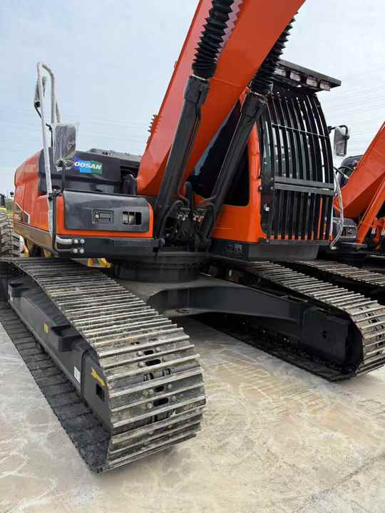 Used Digger Doosan DX225LC-9T Construction Machinery Construction Digger Used Doosan DX225LC-9T Cheap Excavator - Excavator pe şenile: Foto 3 Used Digger Doosan DX225LC-9T Construction Machinery Construction Digger Used Doosan DX225LC-9T Cheap Excavator - Excavator pe şenile: Foto 3