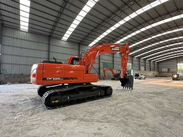 Used Digger Doosan DX225LC-9T Construction Machinery Construction Digger Used Doosan DX225LC-9T Cheap Excavator - Excavator pe şenile: Foto 5 Used Digger Doosan DX225LC-9T Construction Machinery Construction Digger Used Doosan DX225LC-9T Cheap Excavator - Excavator pe şenile: Foto 5