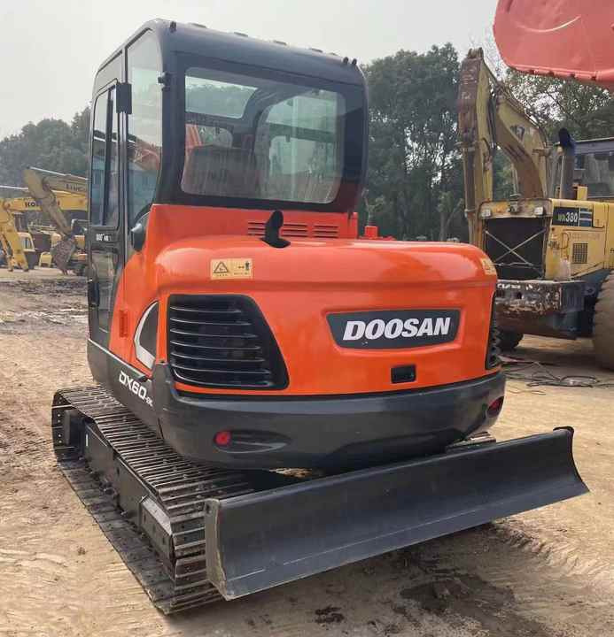 Used Excavator Doosan DX60-9 Excavators Mini Equipment Earth Moving Machinery Doosan Digger Excavator for Sale - Excavator: Foto 5 Used Excavator Doosan DX60-9 Excavators Mini Equipment Earth Moving Machinery Doosan Digger Excavator for Sale - Excavator: Foto 5