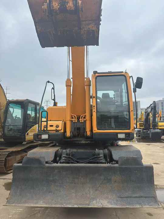 Used Hyundai Korea Hydraulic Excavator Hyundai 210-9 Excavator Excellent Condition 21 Ton Used Excavator For Sale - Excavator pe şenile: Foto 4 Used Hyundai Korea Hydraulic Excavator Hyundai 210-9 Excavator Excellent Condition 21 Ton Used Excavator For Sale - Excavator pe şenile: Foto 4