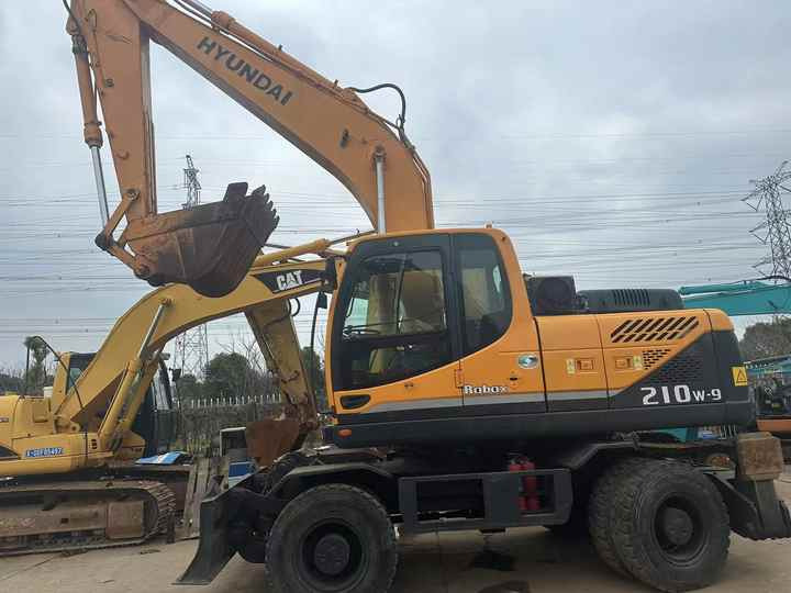 Used Hyundai Korea Hydraulic Excavator Hyundai 210-9 Excavator Excellent Condition 21 Ton Used Excavator For Sale - Excavator pe şenile: Foto 5 Used Hyundai Korea Hydraulic Excavator Hyundai 210-9 Excavator Excellent Condition 21 Ton Used Excavator For Sale - Excavator pe şenile: Foto 5