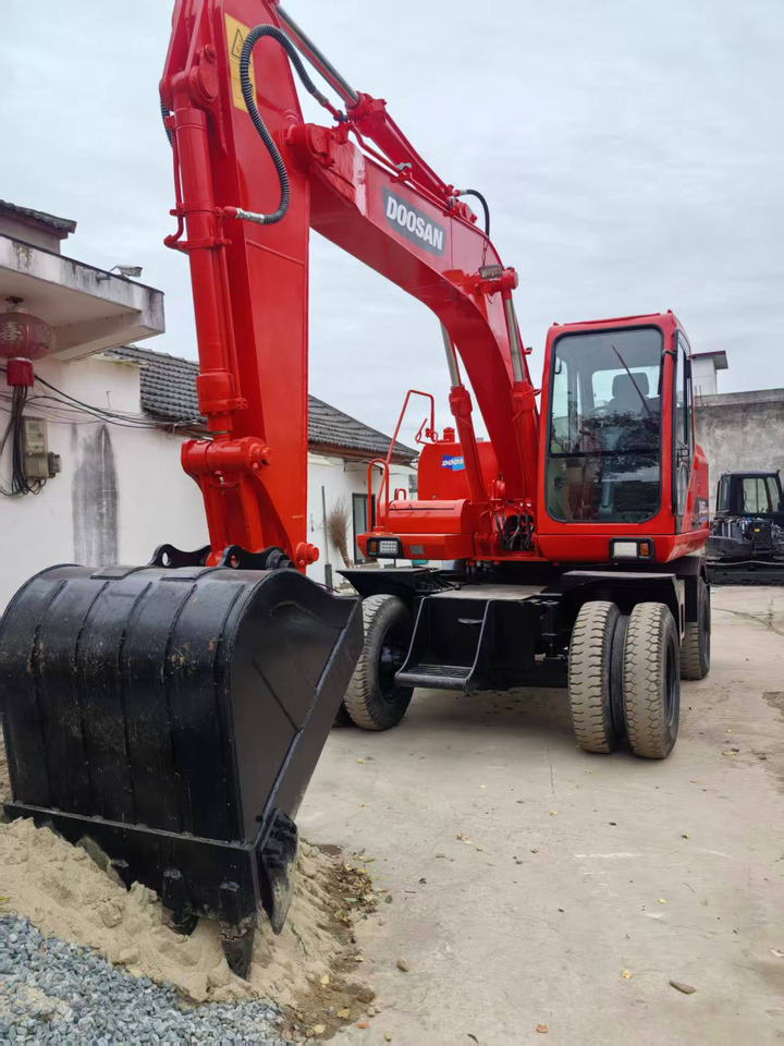 Doosan Used DH150W-7 wheeled excavator for sale at a low price. - Excavator pe roţi: Foto 4 Doosan Used DH150W-7 wheeled excavator for sale at a low price. - Excavator pe roţi: Foto 4