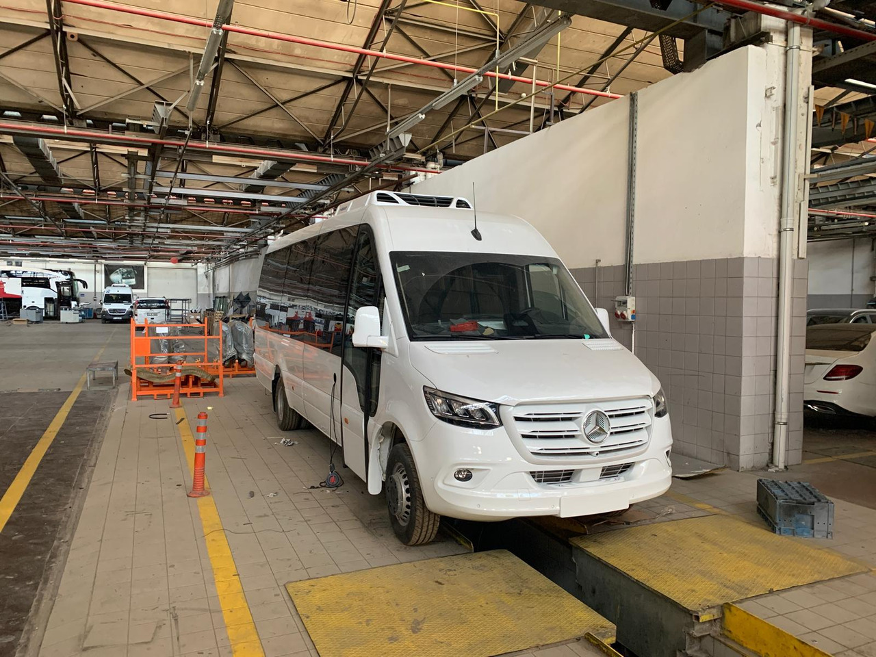 MERCEDES-BENZ SPRINTER 519 - Microbuz, Transport persoane: Foto 1 MERCEDES-BENZ SPRINTER 519 - Microbuz, Transport persoane: Foto 1