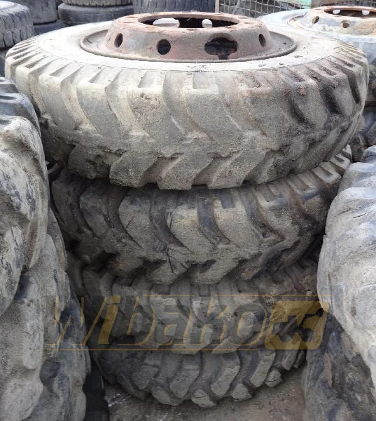 8.25/20 10/28/0 - Încărcător frontal pe pneuri: Foto 1 8.25/20 10/28/0 - Încărcător frontal pe pneuri: Foto 1