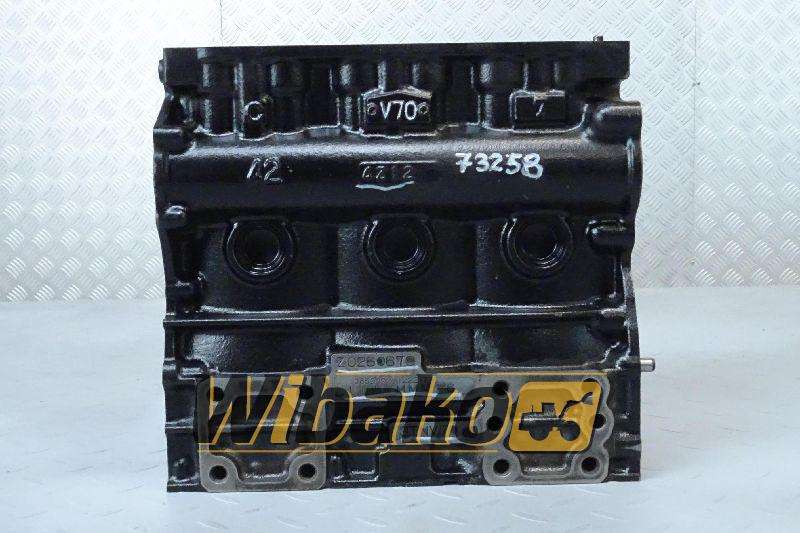 Crankcase for engine Yanmar 3TNV70 1222124 - Carter pentru Utilaje constructii: Foto 1 Crankcase for engine Yanmar 3TNV70 1222124 - Carter pentru Utilaje constructii: Foto 1