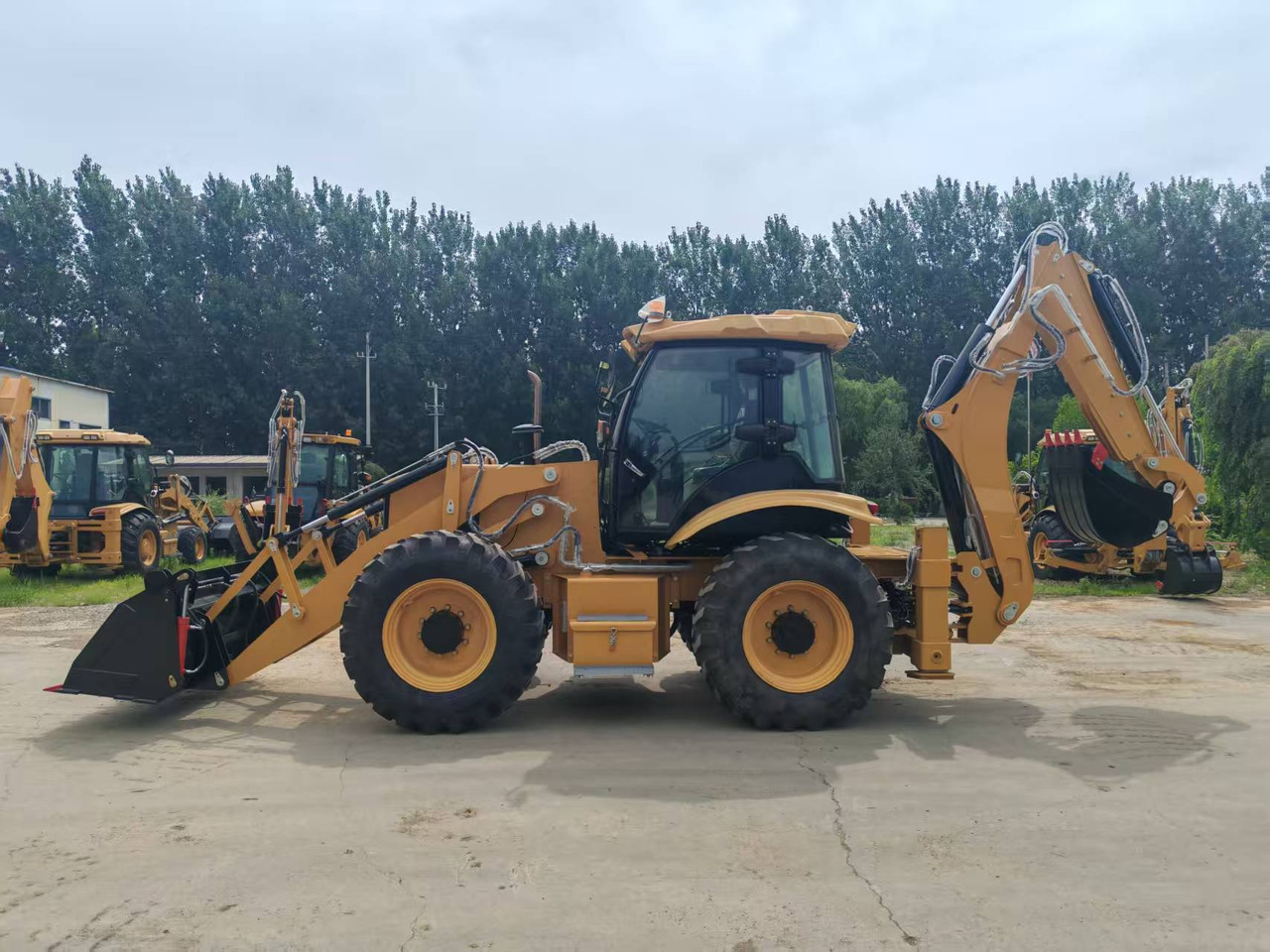 CATERPILLAR 4CX - Excavator pe roţi: Foto 3 CATERPILLAR 4CX - Excavator pe roţi: Foto 3