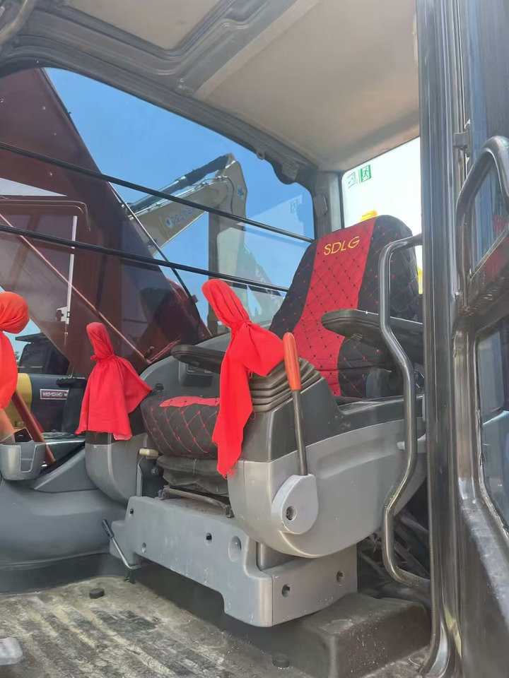 Excavator pe şenile HITACHI ZX200: Foto 8 Excavator pe şenile HITACHI ZX200: Foto 8