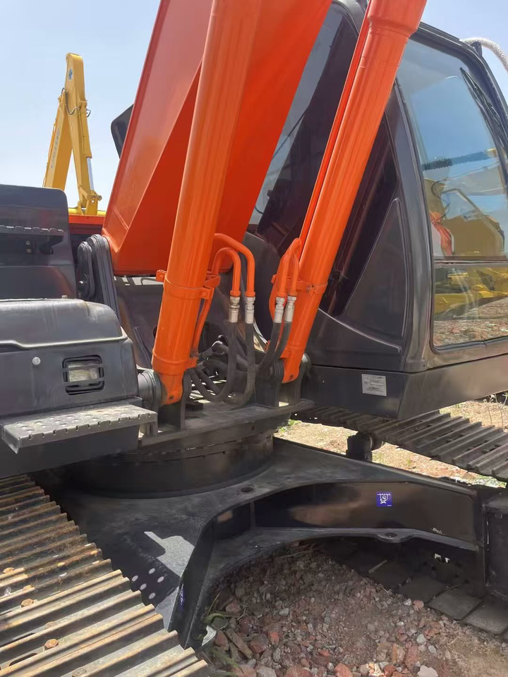 Excavator pe şenile HITACHI ZX200: Foto 12 Excavator pe şenile HITACHI ZX200: Foto 12