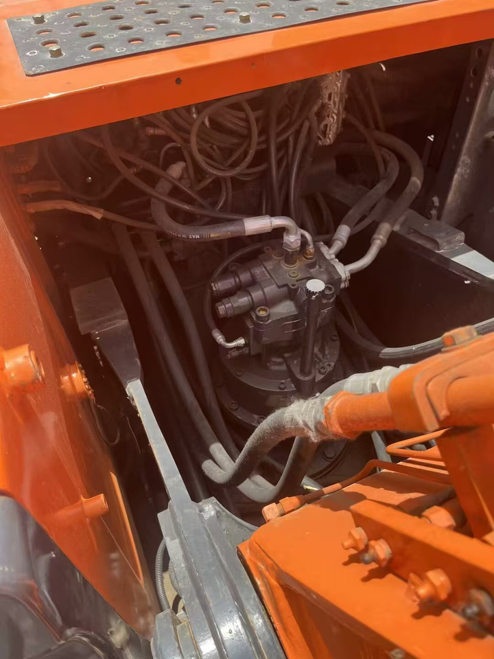 Excavator pe şenile HITACHI ZX200: Foto 7 Excavator pe şenile HITACHI ZX200: Foto 7