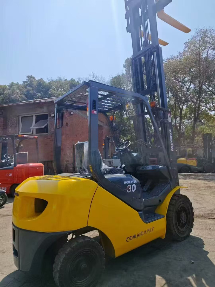 Komatsu FD50 - Stivuitor diesel: Foto 3 Komatsu FD50 - Stivuitor diesel: Foto 3