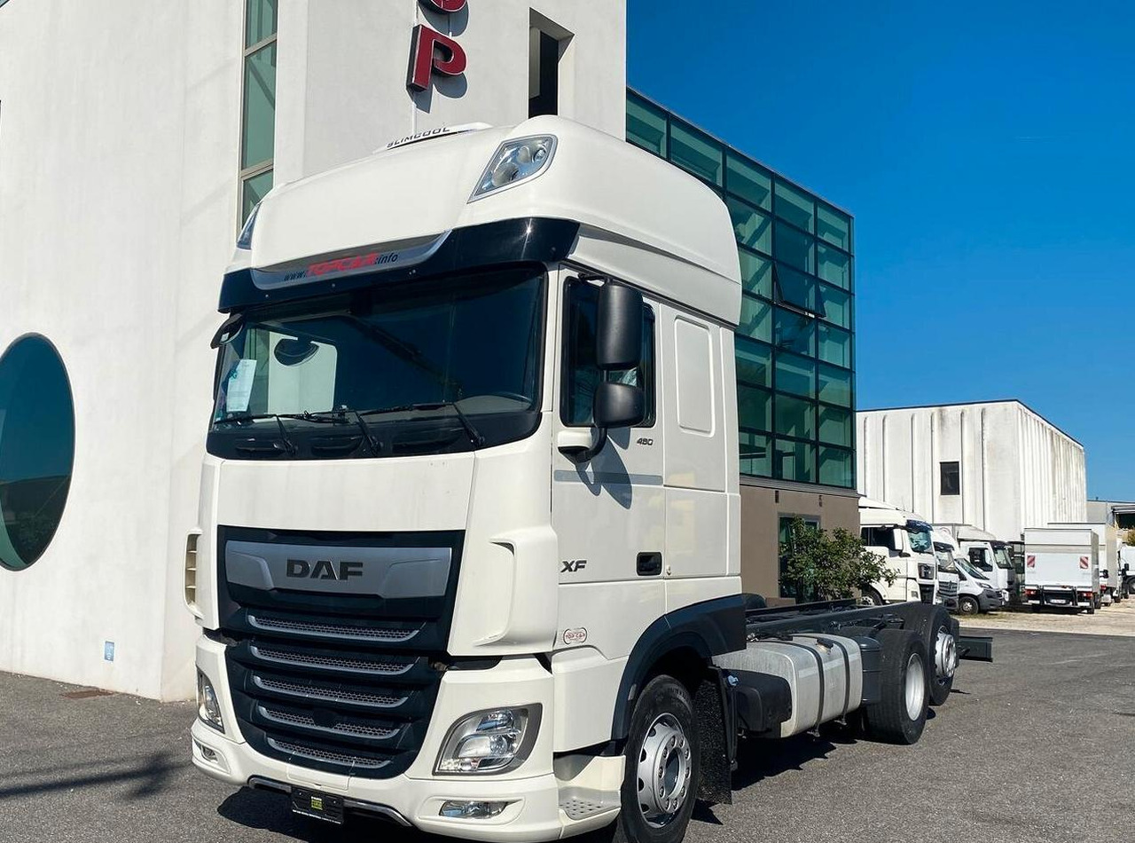 DAF XF 480 FT FULL PNEUMATIC 2019 - Camion şasiu: Foto 2 DAF XF 480 FT FULL PNEUMATIC 2019 - Camion şasiu: Foto 2