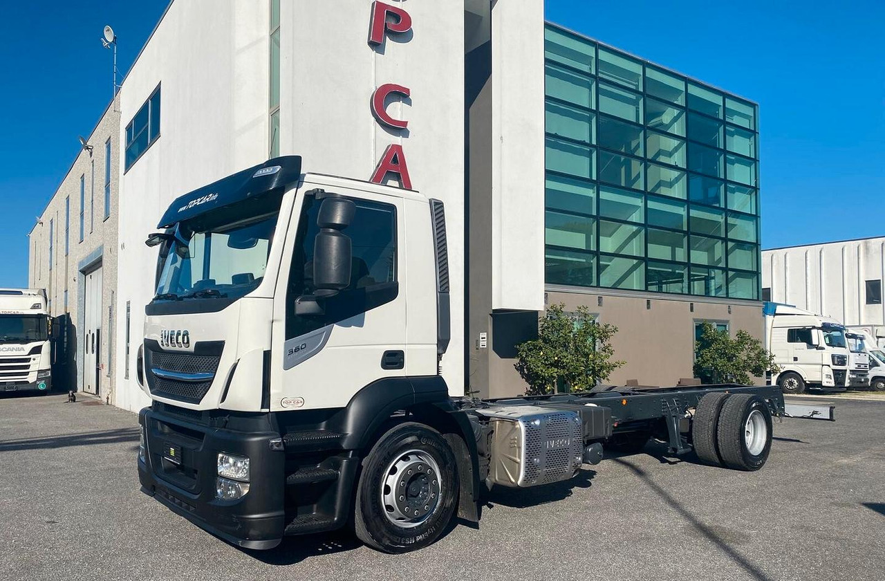 IVECO AD190S36 MOTRICE 2 ASSI TELAIO 2017 - Camion şasiu: Foto 1 IVECO AD190S36 MOTRICE 2 ASSI TELAIO 2017 - Camion şasiu: Foto 1