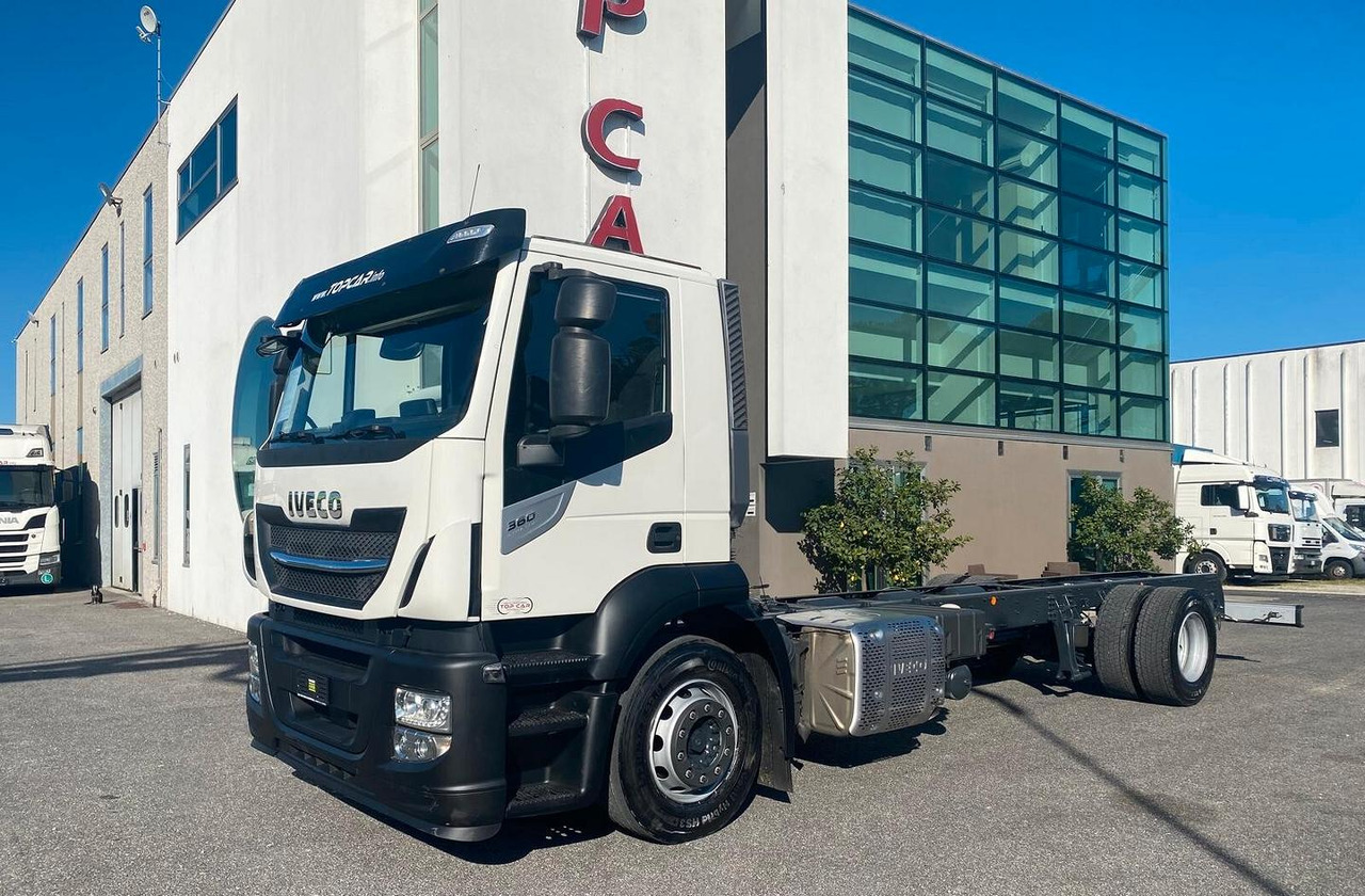 IVECO AD190S36 MOTRICE 2 ASSI TELAIO 2017 - Camion şasiu: Foto 2 IVECO AD190S36 MOTRICE 2 ASSI TELAIO 2017 - Camion şasiu: Foto 2