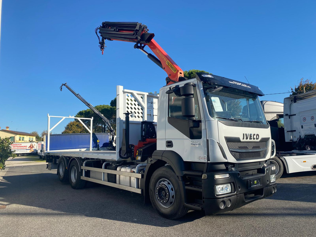 IVECO AD260S36 - Camion cu macara: Foto 3 IVECO AD260S36 - Camion cu macara: Foto 3