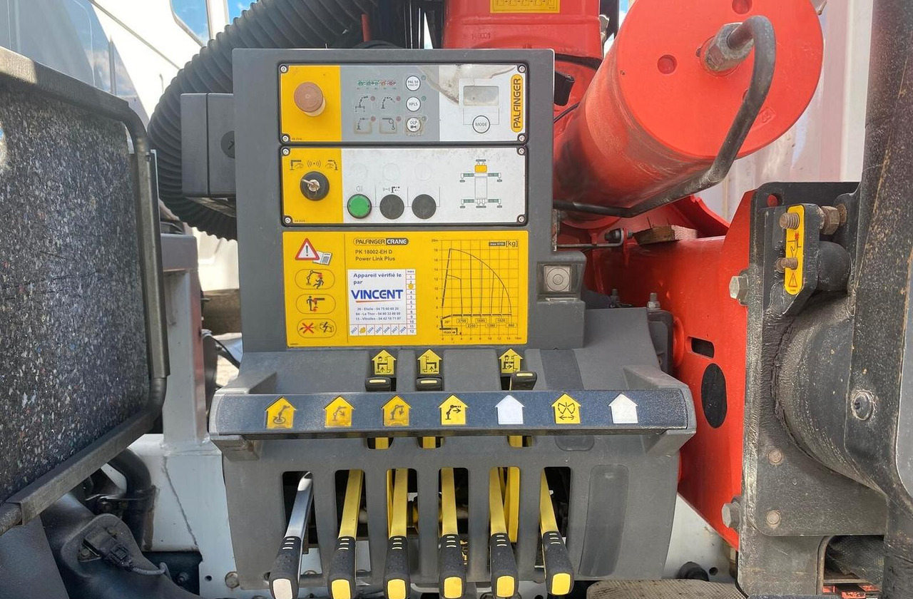 IVECO STRALIS AD260S36 CASSONE FISSO E GRU - Camion platformă, Camion cu macara: Foto 4 IVECO STRALIS AD260S36 CASSONE FISSO E GRU - Camion platformă, Camion cu macara: Foto 4