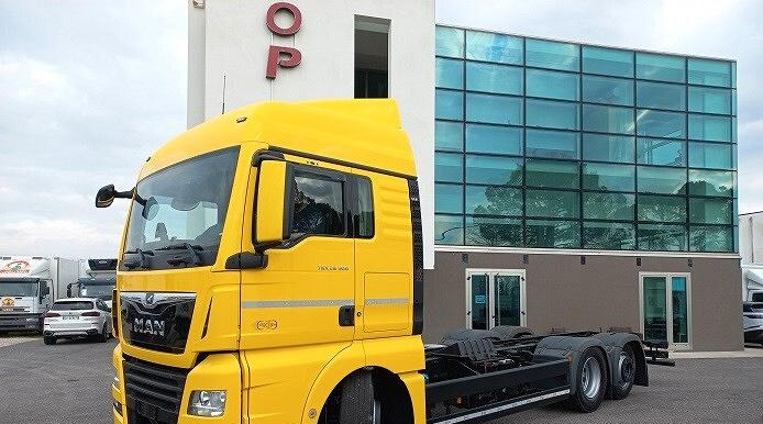 MAN TGX 26.500 EURO 6 2019 A TELAIO FULL OPTIONAL - Camion şasiu: Foto 1 MAN TGX 26.500 EURO 6 2019 A TELAIO FULL OPTIONAL - Camion şasiu: Foto 1