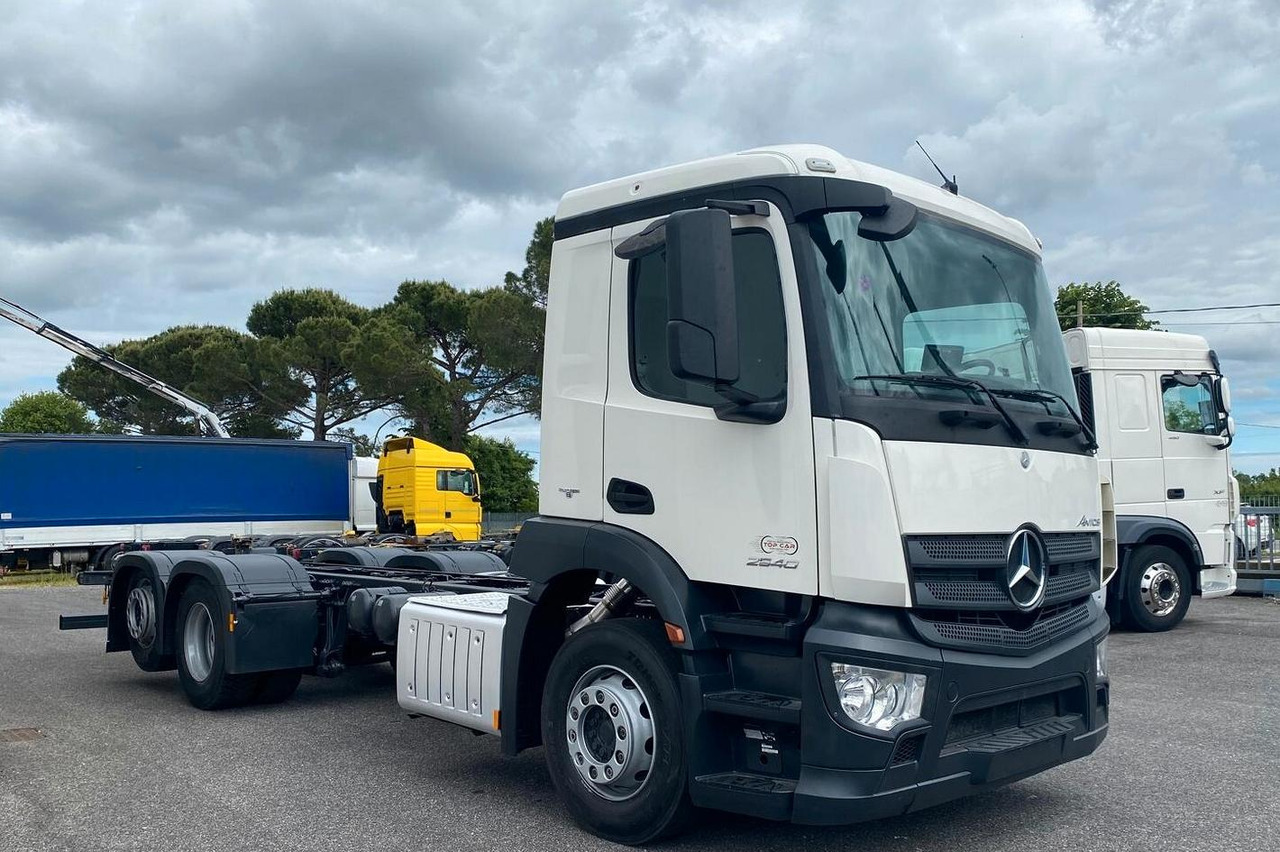MERCEDES ANTOS 25.40 MOTRICE 3 ASSI TELAIO - Camion şasiu: Foto 3 MERCEDES ANTOS 25.40 MOTRICE 3 ASSI TELAIO - Camion şasiu: Foto 3