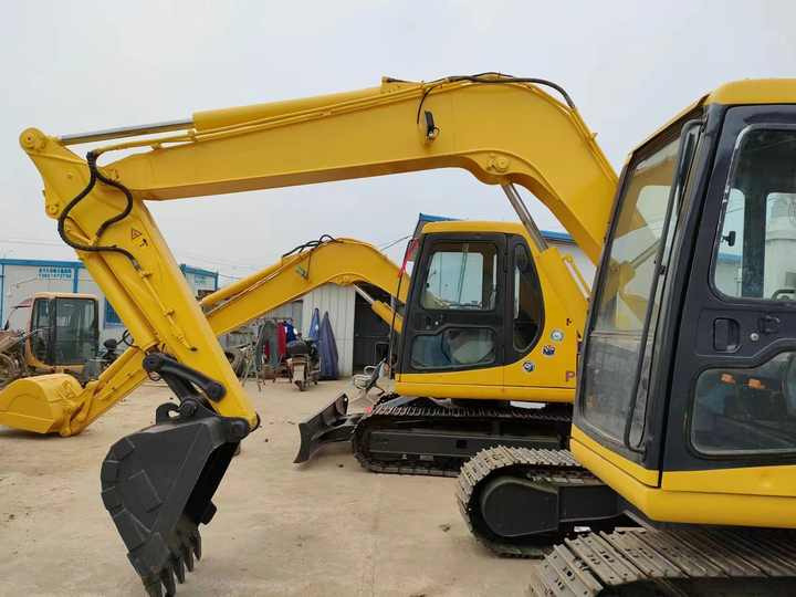 Cheap Used Komatsu PC60-7 Crawler Excavator with High Efficiency Used Heavy Machinery Komatsu P60-7 Digger Cheap for Sale - Excavator pe şenile: Foto 3 Cheap Used Komatsu PC60-7 Crawler Excavator with High Efficiency Used Heavy Machinery Komatsu P60-7 Digger Cheap for Sale - Excavator pe şenile: Foto 3
