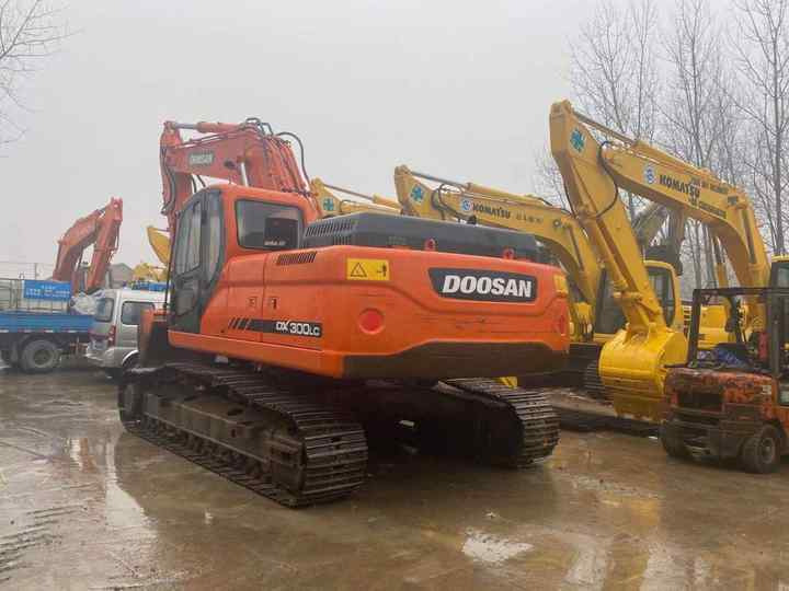 High Quality Doosan Big Size Excavator , Doosan 30ton Dx300lc Digging Machine , Doosan Excavator for Sale - Excavator pe şenile: Foto 4 High Quality Doosan Big Size Excavator , Doosan 30ton Dx300lc Digging Machine , Doosan Excavator for Sale - Excavator pe şenile: Foto 4