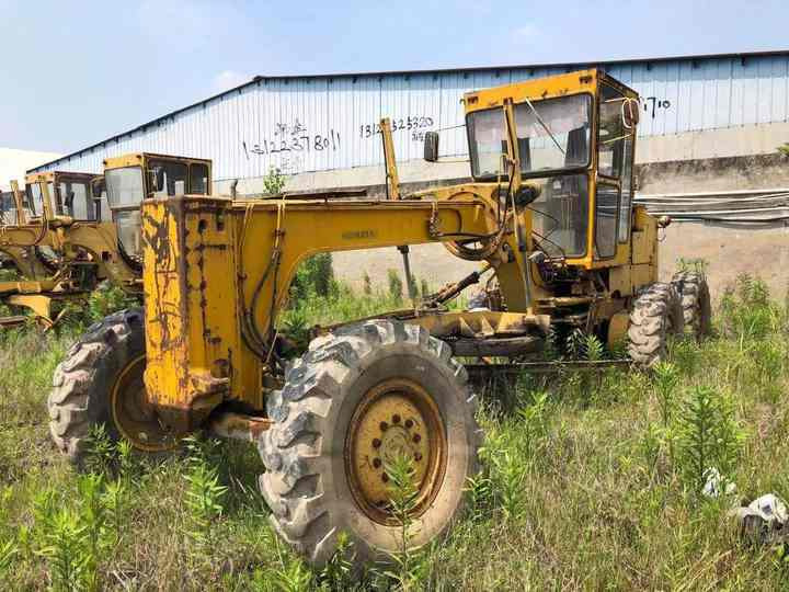 Japan Komatsu GD511 Motor Grader Cheap Price Komatsu Road Grader GD511 Good Condition in China - Autogreder: Foto 5 Japan Komatsu GD511 Motor Grader Cheap Price Komatsu Road Grader GD511 Good Condition in China - Autogreder: Foto 5
