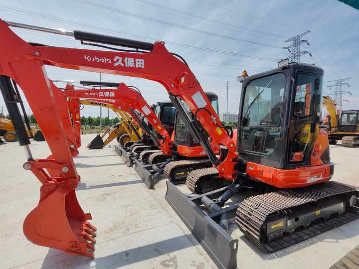 Perfect Condition Kubota U55-4 Japan Brand Mini Excavator with Pusher for Sale 90% Brand New Mini Kubota U25 35 55 5tons - Mini excavator: Foto 5 Perfect Condition Kubota U55-4 Japan Brand Mini Excavator with Pusher for Sale 90% Brand New Mini Kubota U25 35 55 5tons - Mini excavator: Foto 5