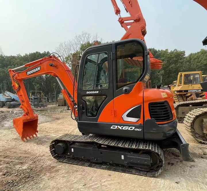 Second Hand Doosan Dx-60 Excavator for Sale - Excavator pe şenile: Foto 3 Second Hand Doosan Dx-60 Excavator for Sale - Excavator pe şenile: Foto 3