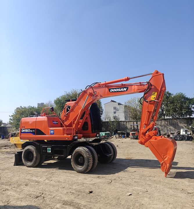 Used Doosan DH150W-7 Model Wheel Excavator Second Hand Machine Popular Brand Korean Doosan Hydraulic Machinery - Excavator pe roţi: Foto 1 Used Doosan DH150W-7 Model Wheel Excavator Second Hand Machine Popular Brand Korean Doosan Hydraulic Machinery - Excavator pe roţi: Foto 1