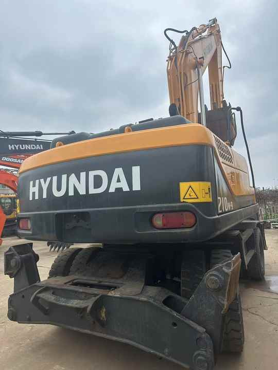 Used Hyundai Korea Hydraulic Excavator Hyundai 210-9 Excavator Excellent Condition 21 Ton Used Excavator For Sale - Excavator pe şenile: Foto 3 Used Hyundai Korea Hydraulic Excavator Hyundai 210-9 Excavator Excellent Condition 21 Ton Used Excavator For Sale - Excavator pe şenile: Foto 3